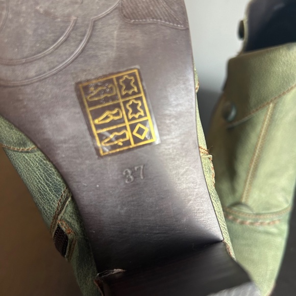 Everybody by AZ. moda Green Leather Victorian Style Ankle Boots - Picture 8 of 11